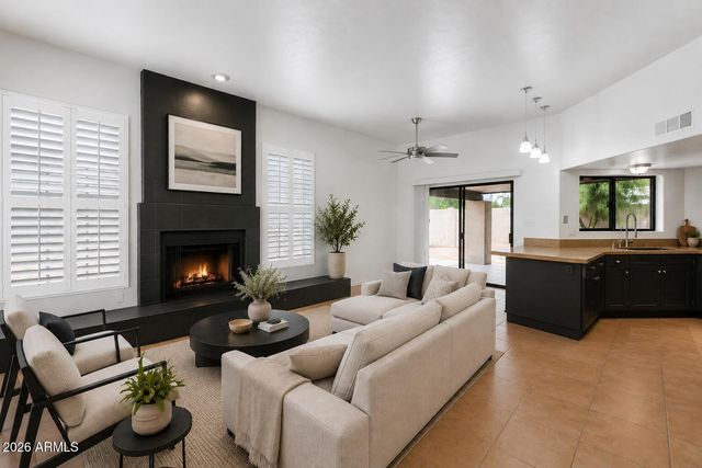 2733 E HOPE Street, Mesa, AZ 85213