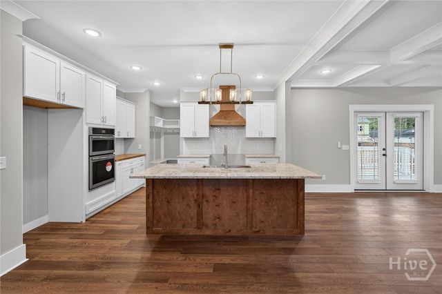 5432 La Roche Avenue, Savannah, GA 31406