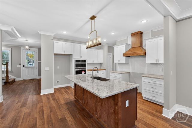 5432 La Roche Avenue, Savannah, GA 31406