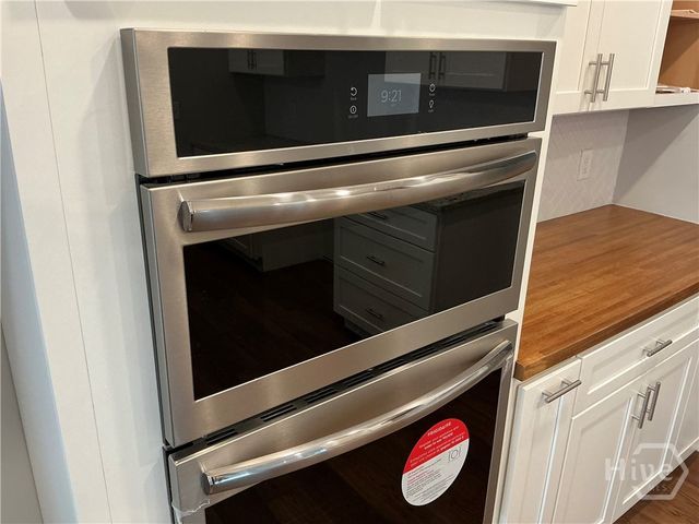 5432 La Roche Avenue, Savannah, GA 31406