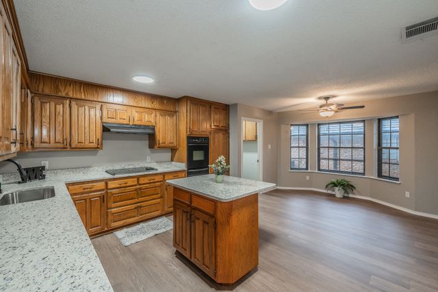 917 Bucknell Drive, Arlington, TX 76012