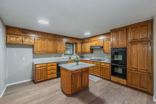 917 Bucknell Drive, Arlington, TX 76012