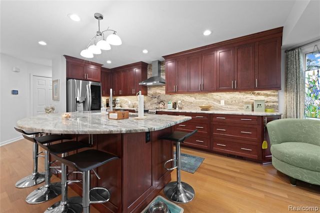 18325 Glastonbury Drive, Livonia, MI 48152