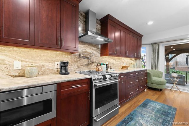 18325 Glastonbury Drive, Livonia, MI 48152