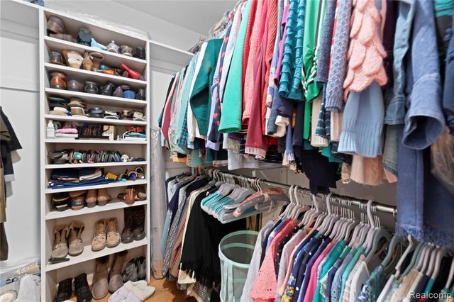 18325 Glastonbury Drive, Livonia, MI 48152