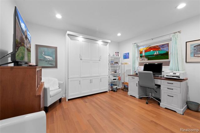 18325 Glastonbury Drive, Livonia, MI 48152