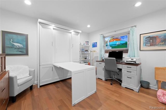 18325 Glastonbury Drive, Livonia, MI 48152