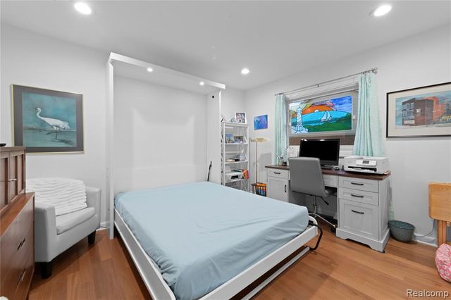 18325 Glastonbury Drive, Livonia, MI 48152