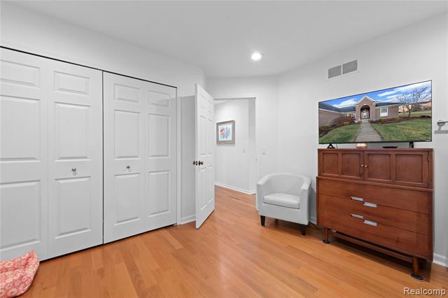 18325 Glastonbury Drive, Livonia, MI 48152