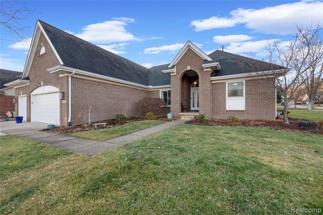 18325 Glastonbury Drive, Livonia, MI 48152