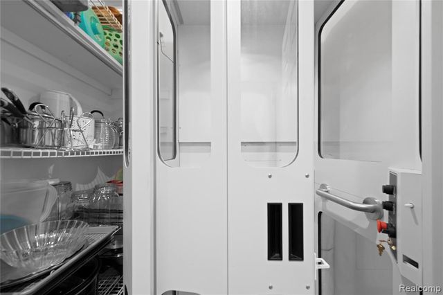 18325 Glastonbury Drive, Livonia, MI 48152