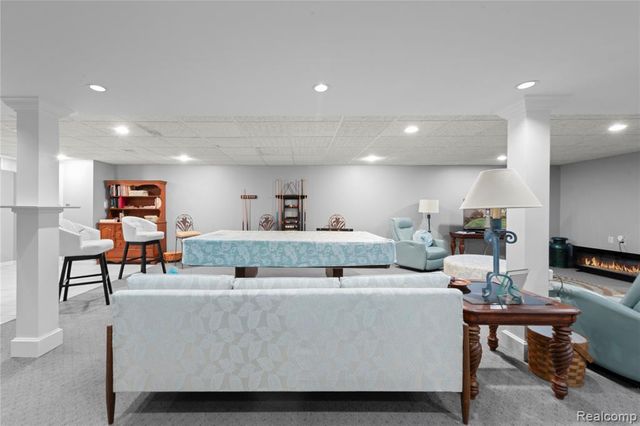 18325 Glastonbury Drive, Livonia, MI 48152