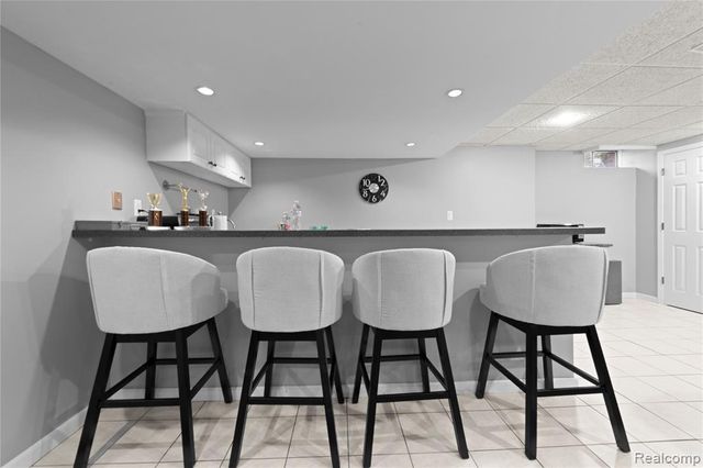 18325 Glastonbury Drive, Livonia, MI 48152