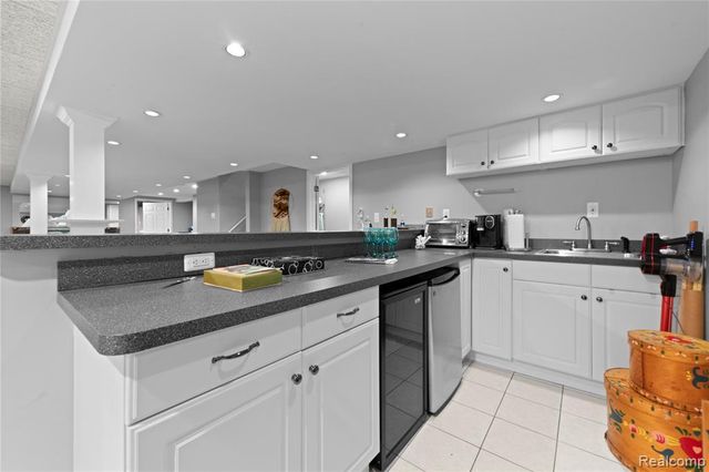 18325 Glastonbury Drive, Livonia, MI 48152