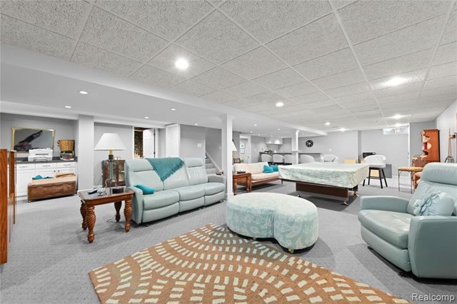 18325 Glastonbury Drive, Livonia, MI 48152