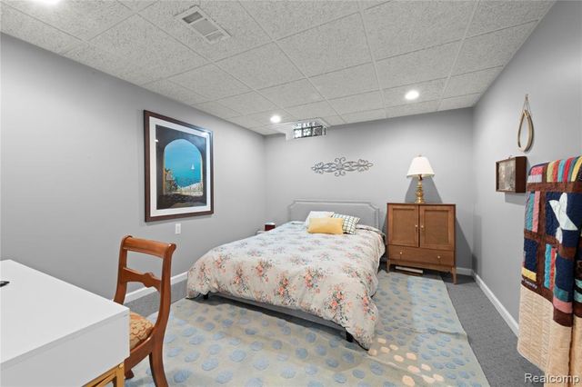 18325 Glastonbury Drive, Livonia, MI 48152