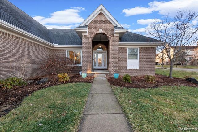 18325 Glastonbury Drive, Livonia, MI 48152