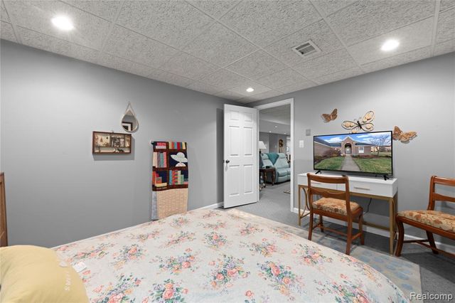 18325 Glastonbury Drive, Livonia, MI 48152