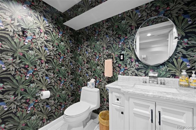 18325 Glastonbury Drive, Livonia, MI 48152