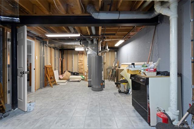 18325 Glastonbury Drive, Livonia, MI 48152