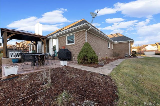 18325 Glastonbury Drive, Livonia, MI 48152