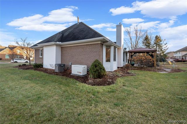 18325 Glastonbury Drive, Livonia, MI 48152