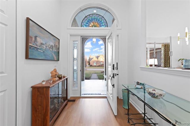 18325 Glastonbury Drive, Livonia, MI 48152