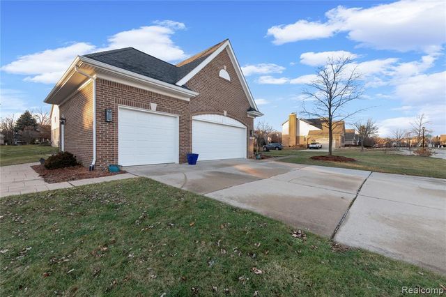 18325 Glastonbury Drive, Livonia, MI 48152