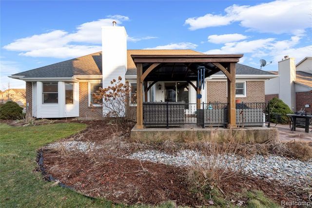 18325 Glastonbury Drive, Livonia, MI 48152