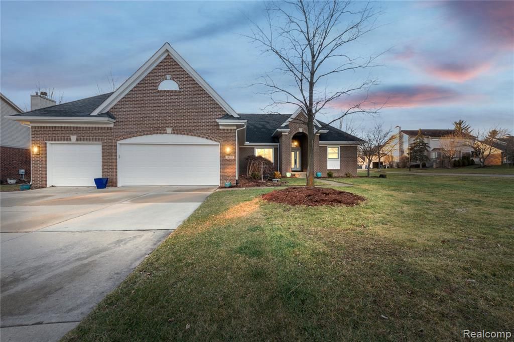 18325 Glastonbury Drive, Livonia, MI 48152