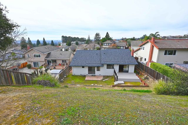 17764 Columbia Dr, Castro Valley, CA 94552