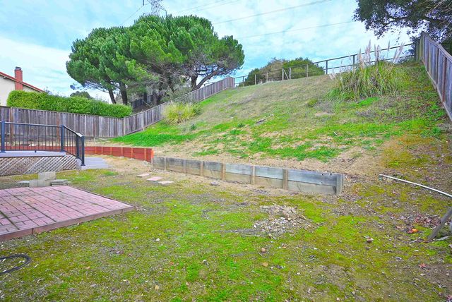 17764 Columbia Dr, Castro Valley, CA 94552