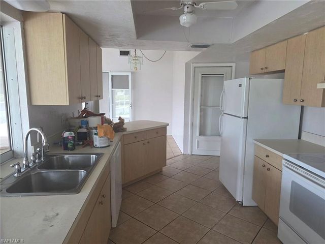 1542 Canal ST, Lehigh Acres, FL 33936