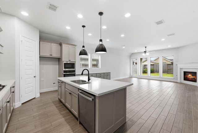 12318 Palmetto Drive, Mont Belvieu, TX 77523