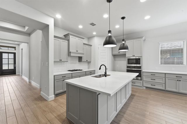 12318 Palmetto Drive, Mont Belvieu, TX 77523
