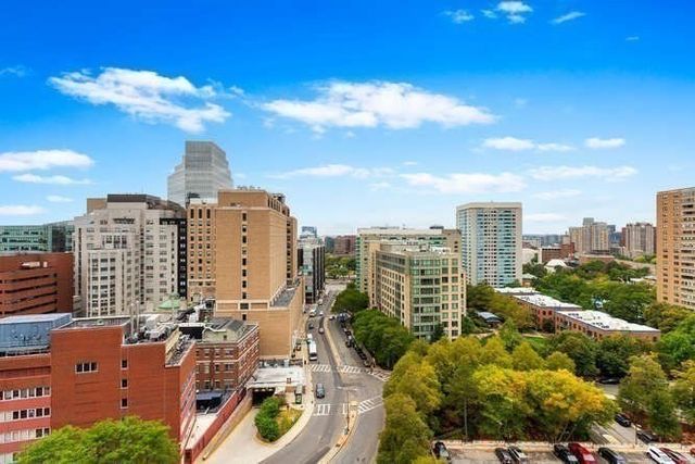2 Hawthorne Pl 16P, Boston, MA 02114