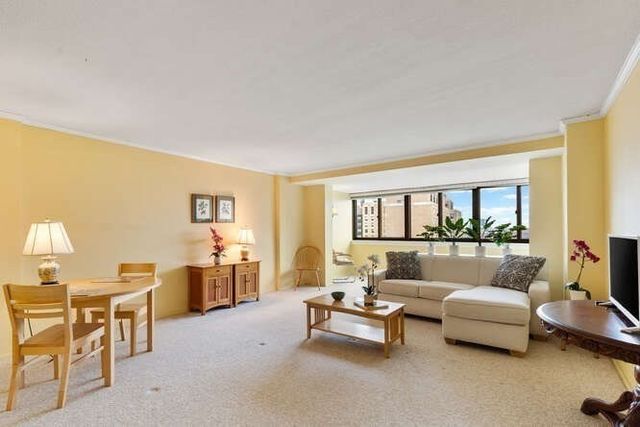 2 Hawthorne Pl 16P, Boston, MA 02114