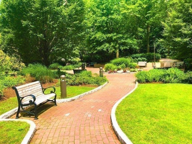 2 Hawthorne Pl 16P, Boston, MA 02114