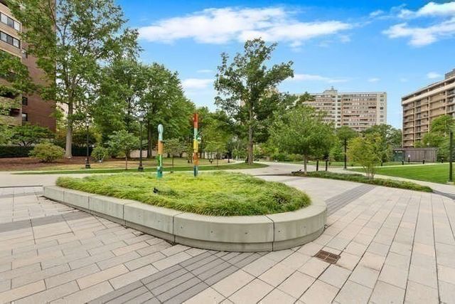 2 Hawthorne Pl 16P, Boston, MA 02114