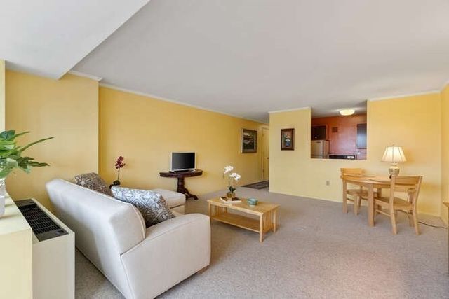 2 Hawthorne Pl 16P, Boston, MA 02114