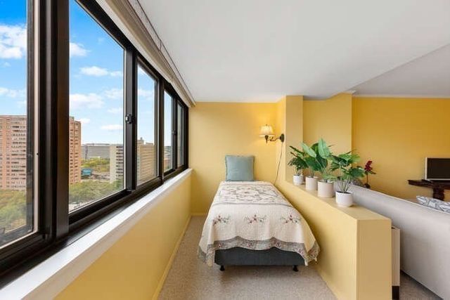 2 Hawthorne Pl 16P, Boston, MA 02114