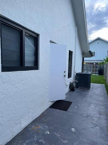 10822 SW 142nd Ct, Miami, FL 33186