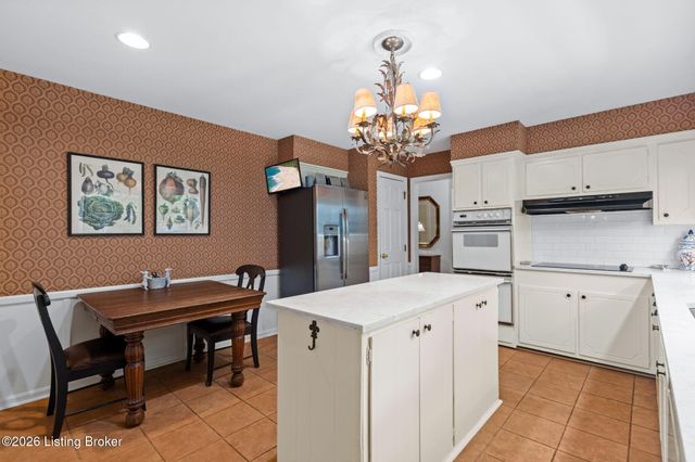 4911 Crofton Rd, Louisville, KY 40207