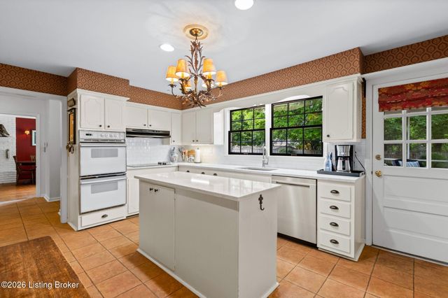 4911 Crofton Rd, Louisville, KY 40207