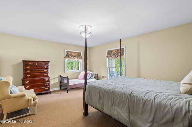 4911 Crofton Rd, Louisville, KY 40207