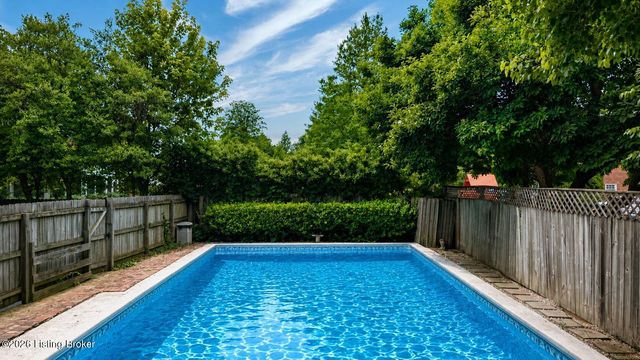4911 Crofton Rd, Louisville, KY 40207