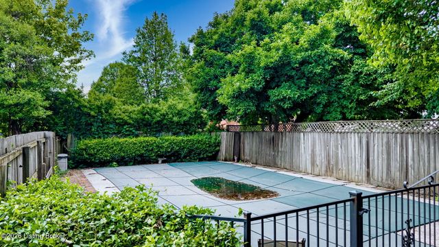 4911 Crofton Rd, Louisville, KY 40207