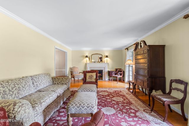 4911 Crofton Rd, Louisville, KY 40207
