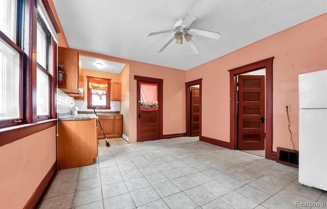 9506 Charest Street, Hamtramck, MI 48212