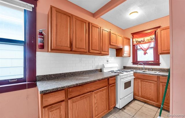 9506 Charest Street, Hamtramck, MI 48212